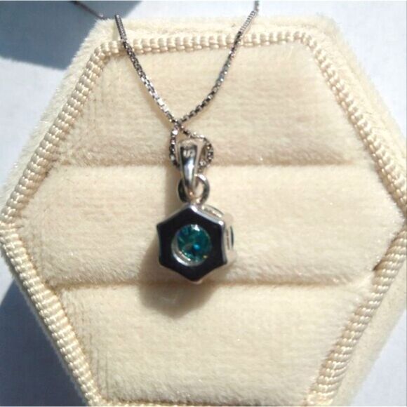 Certified 1ct t.w VVS1 Blue Moissanite Luxury Pendant Necklace - Picture 4 of 8